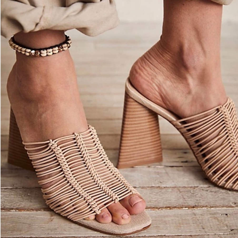 Sam Edelman Women's Laurette Heeled Sandal in Almond